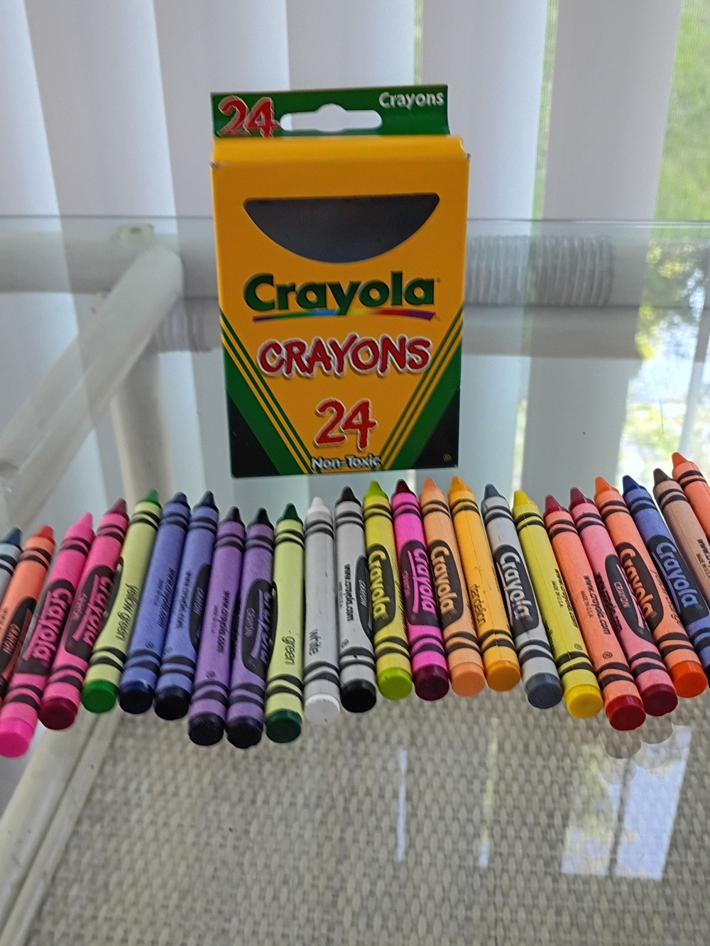 Crayola 24-Count Crayons Retired Dandelion Non-Toxic Gently Used Complete VTG